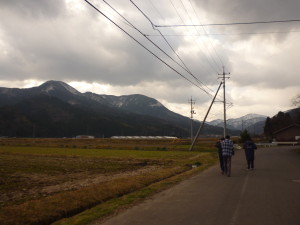 鷲峰山に向かって