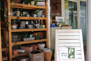 新しい雑貨棚になりました